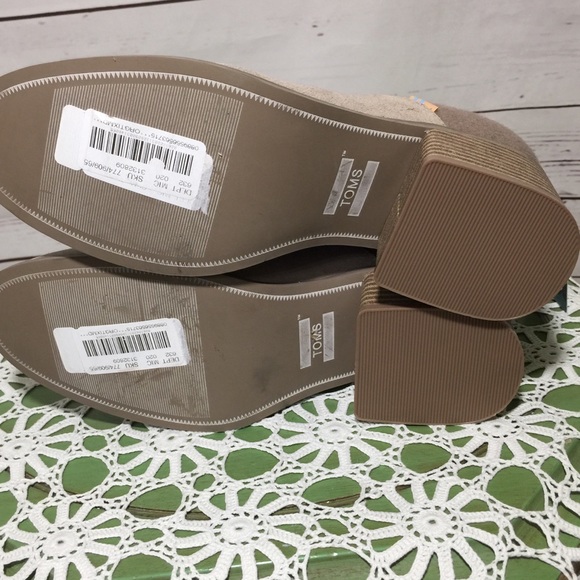 NWOB TOMS “Lacy” Tan Suede/Wool Ankle Boots - Picture 4 of 7